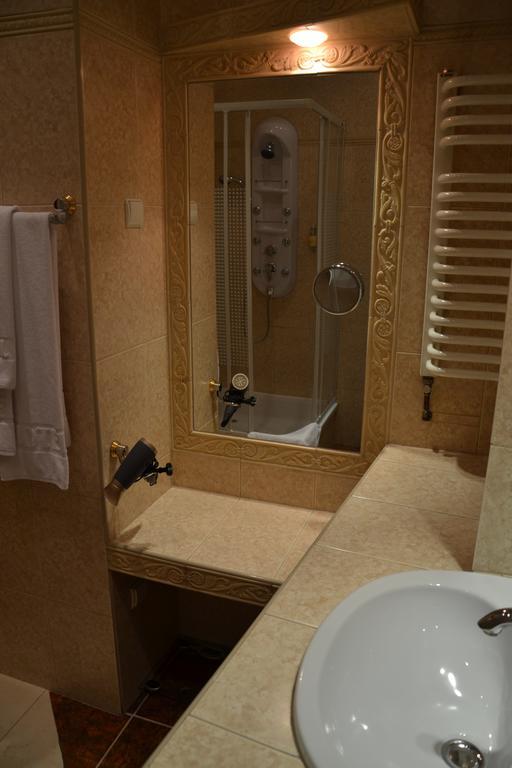 Hotel Bristol Tarnów Δωμάτιο φωτογραφία