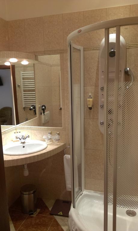 Hotel Bristol Tarnów Δωμάτιο φωτογραφία