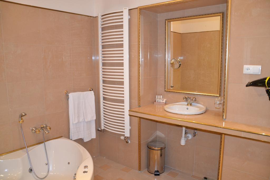 Hotel Bristol Tarnów Εξωτερικό φωτογραφία